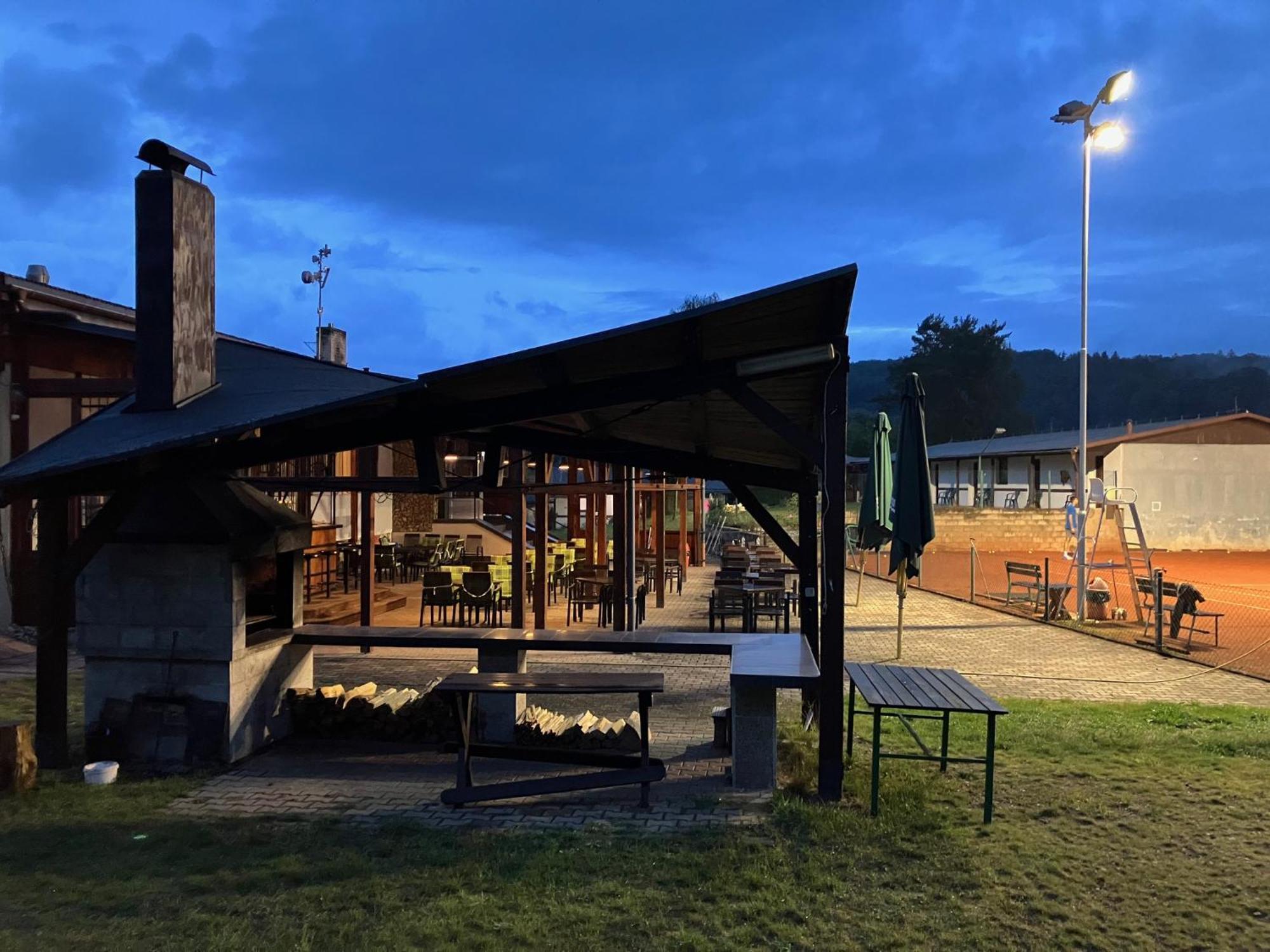 Raj Sportovni A Rekreacni Resort Branzez Knezmost Экстерьер фото