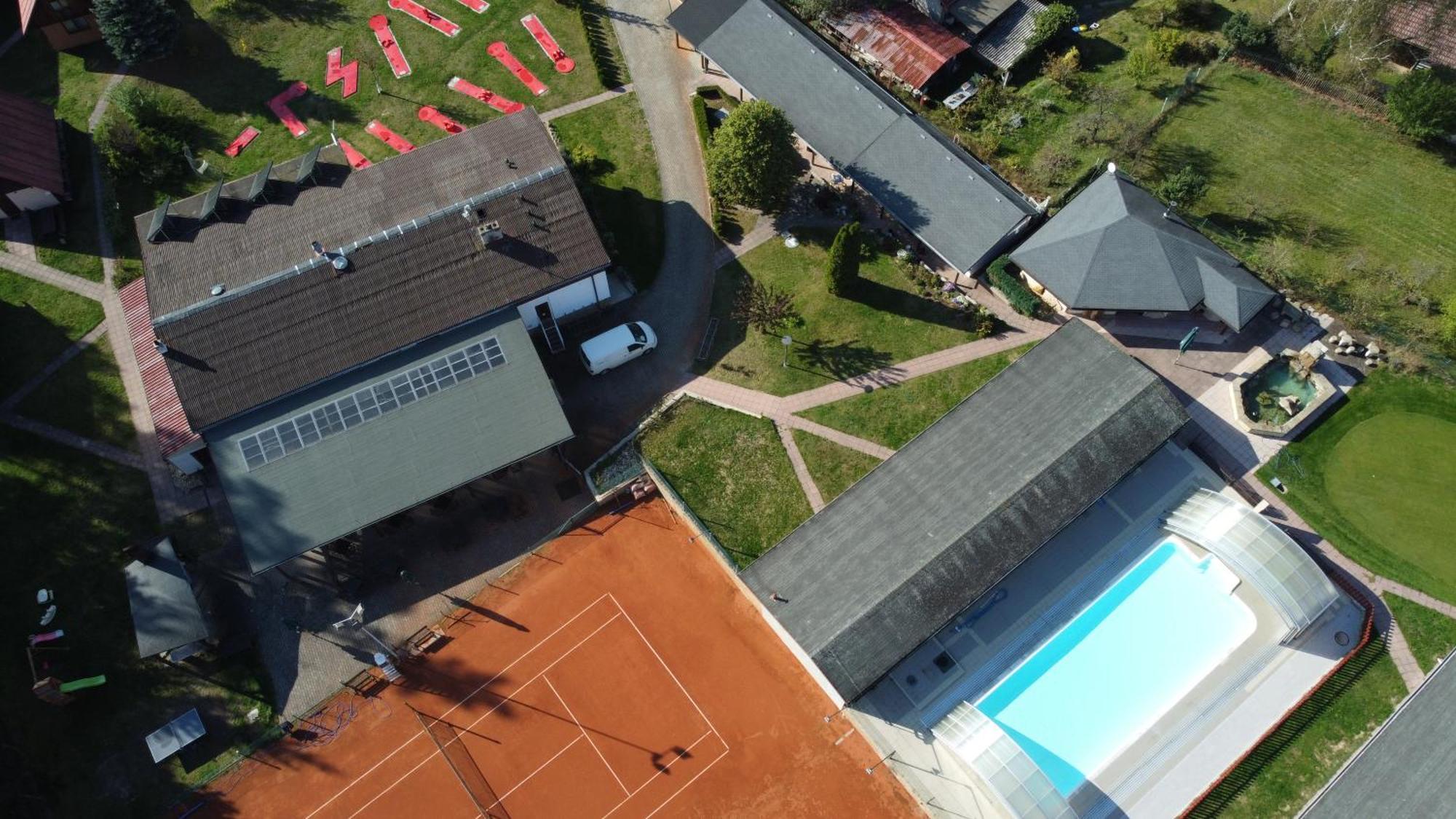 Raj Sportovni A Rekreacni Resort Branzez Knezmost Экстерьер фото