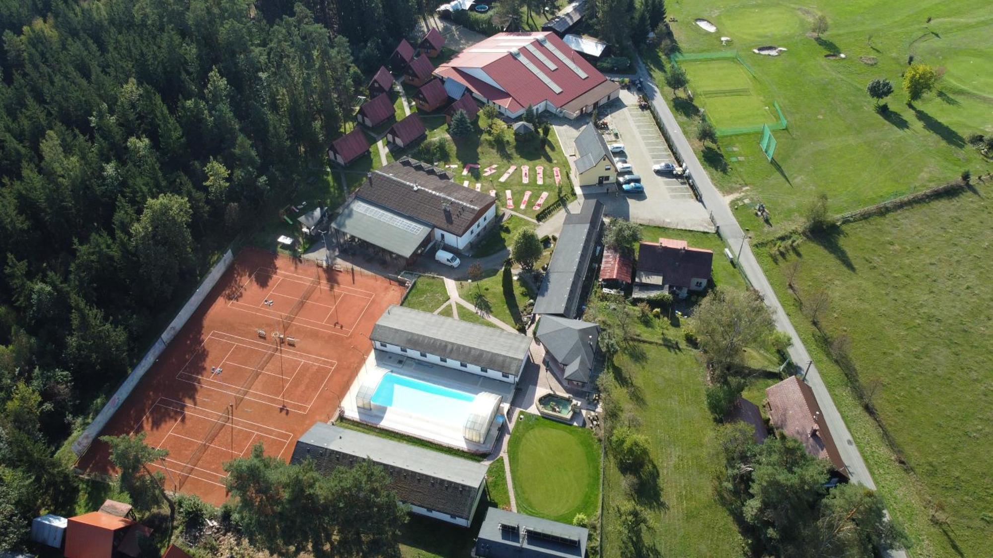 Raj Sportovni A Rekreacni Resort Branzez Knezmost Экстерьер фото